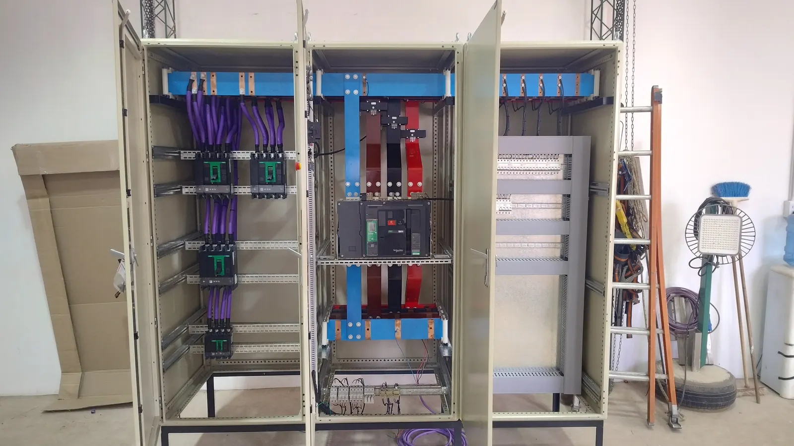 Instalación de bandejas y canalizaciones